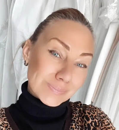 KRAWCOWA|USŁUGI KRAWIECKIE|Dopasowanie Sukien Ślubnych, Wieczorowych i różnych ubrań